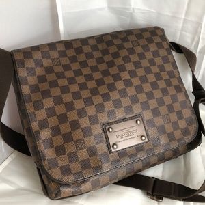 Louis Vuitton District Messenger Bag Damier MM. Brooklyn